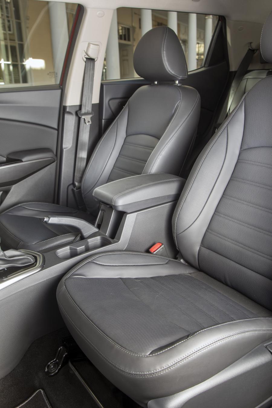 Интерьер SsangYong Tivoli Ultimate 2020 года  (UK) (фото 59 из 63)